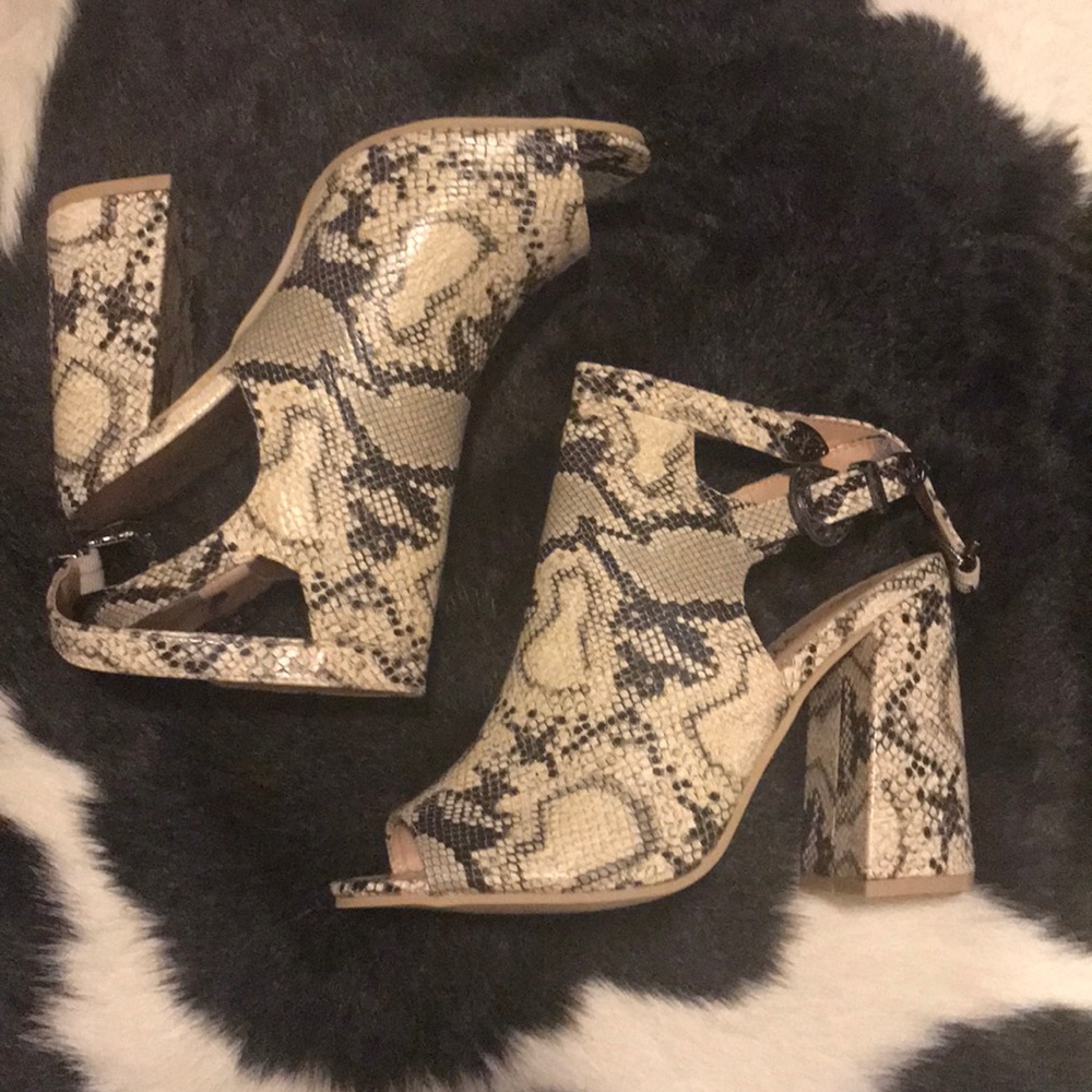 Buckle bootie heels snakeskin print size 10